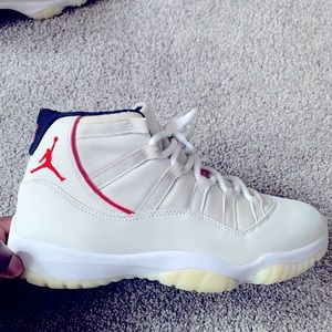 Jordan 11 Platinum Tint